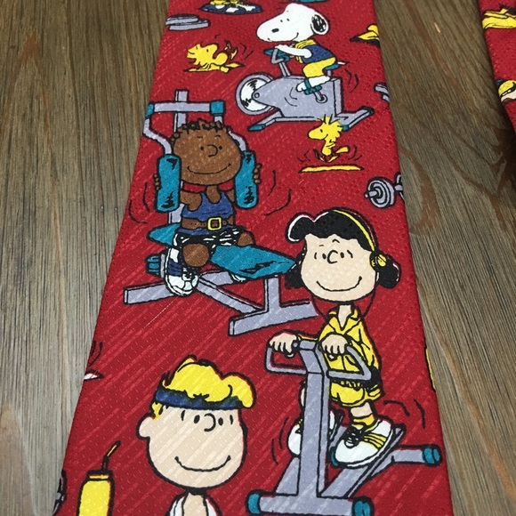 Peanuts Charlie Brown Gym Weight Training Red Tie - Picture 3 of 7